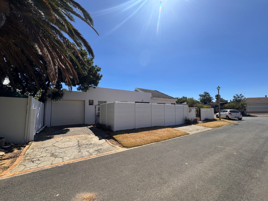 2 Bedroom Property for Sale in Pine Acres Western Cape